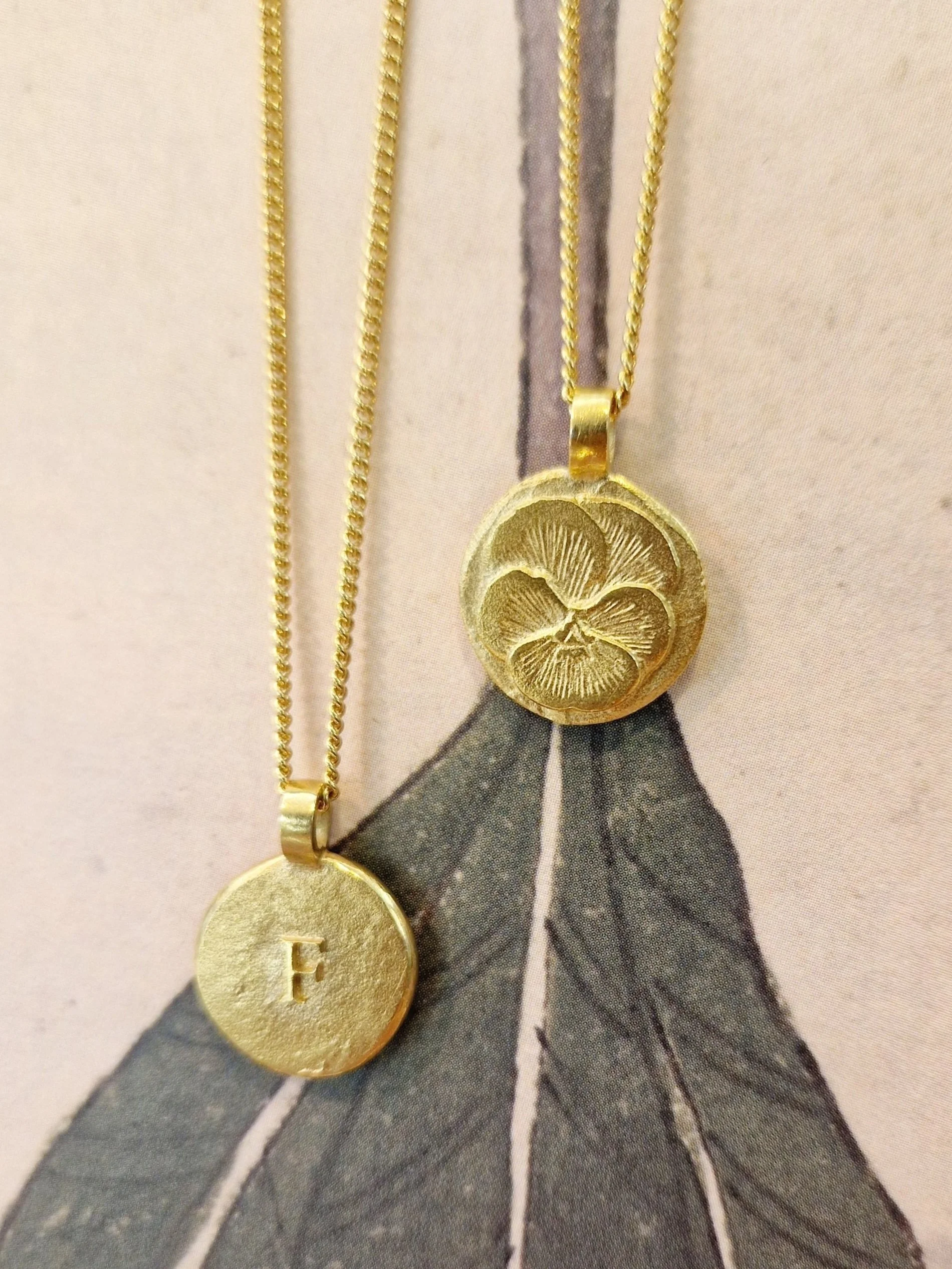 Collana violetta/lettera