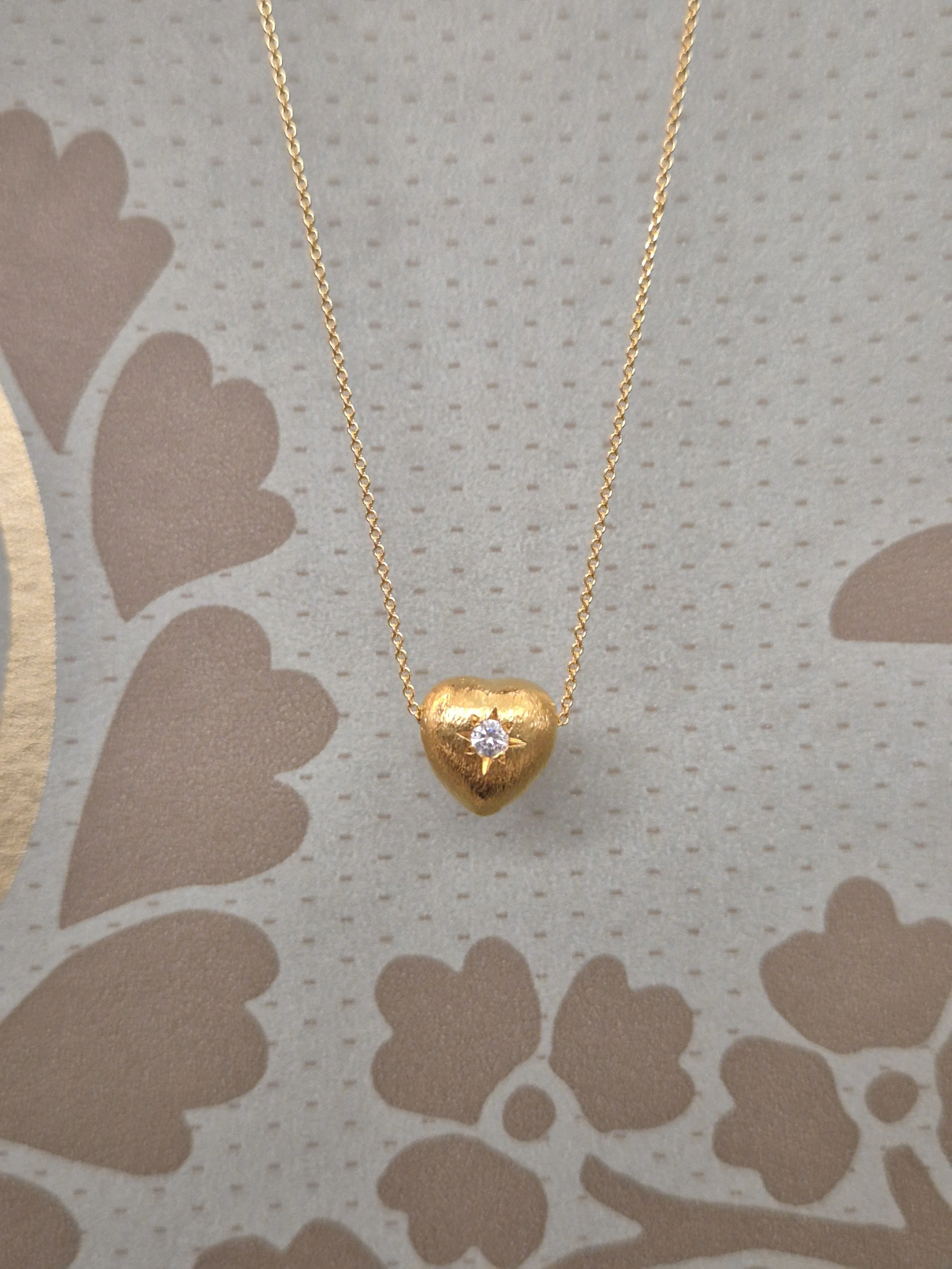 collana cuore spazzolato con zircone centrale