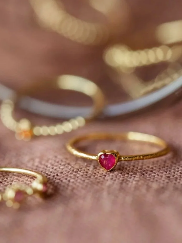 Anello cuore rubino