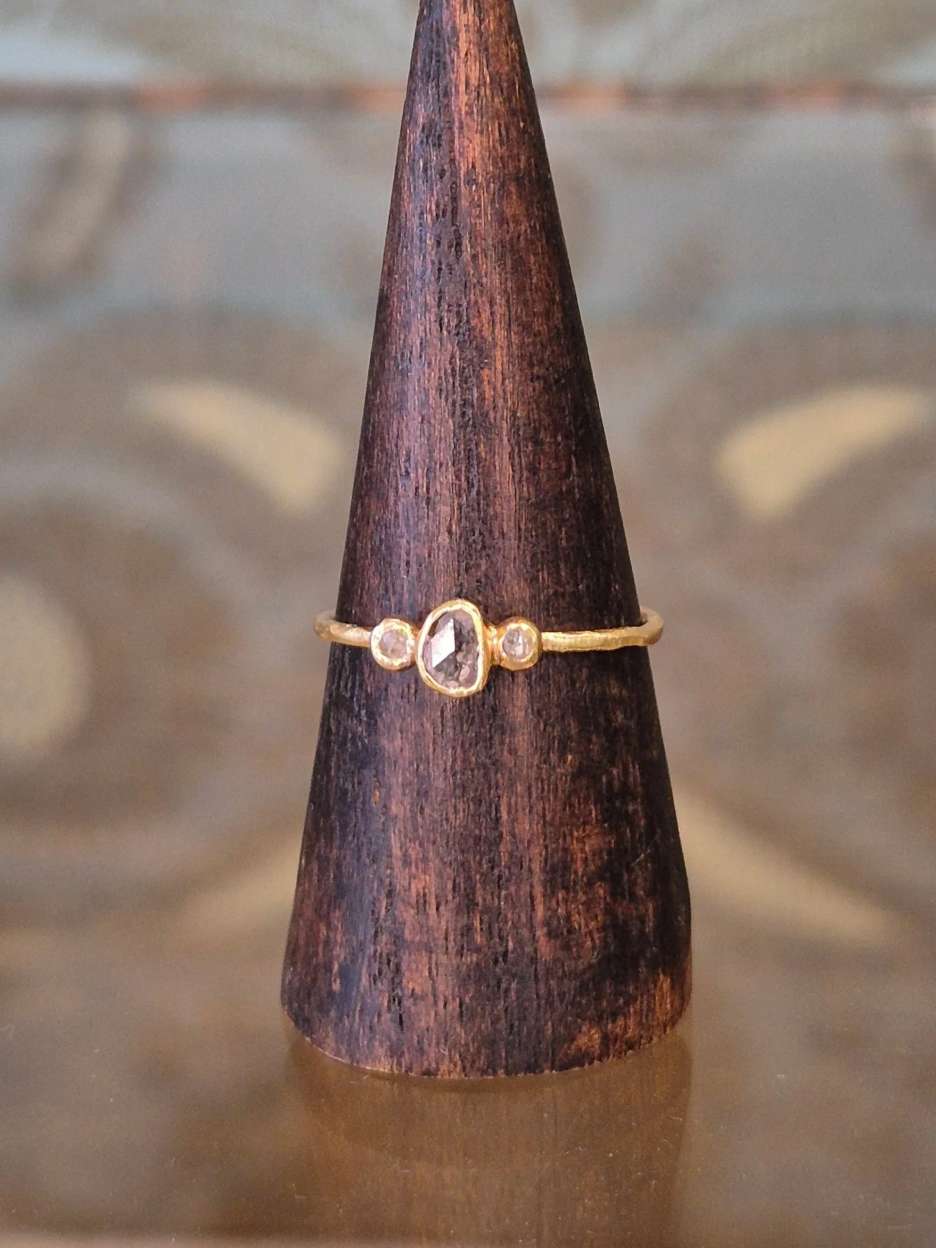 #28 Anello Elena