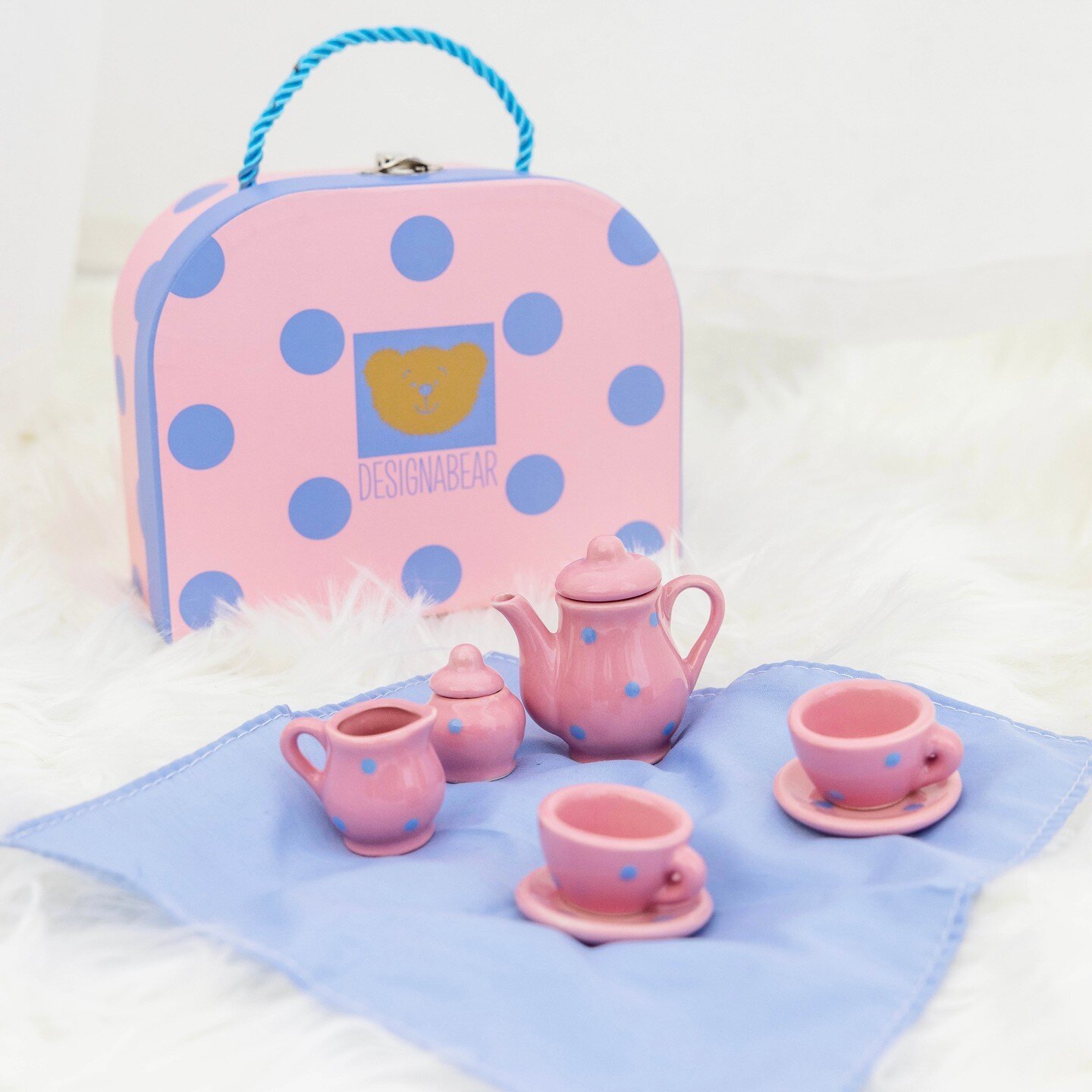 The Polka Dot Tea Set is a super fun way to introduce role playing to your little one. The possibilities are endless! Discover the DesignaBear range over on Argos.co.uk 🎄✨

#designabear #plushie #plushiesofinstagram #plush #teddies #teddy #softtoys 