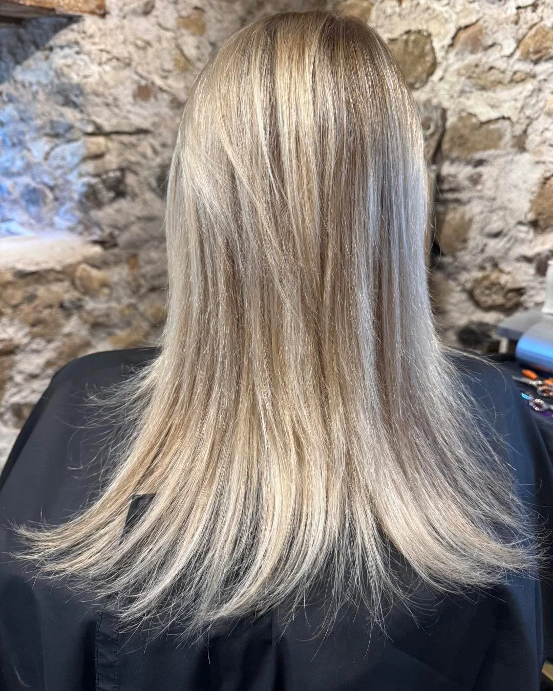 Beautifully enhanced! 

#Hairextensionmaster#Noshowhairextensions
#Nomaintenancehairextensions
#Luxuryhairextensions
#Greatlengths
#volumehairextensions
#hairinfluencer
#Behindthechair
#AmericanSalon
#Modernsalon
#HowiwearmyGL
#midwesthairextensions
