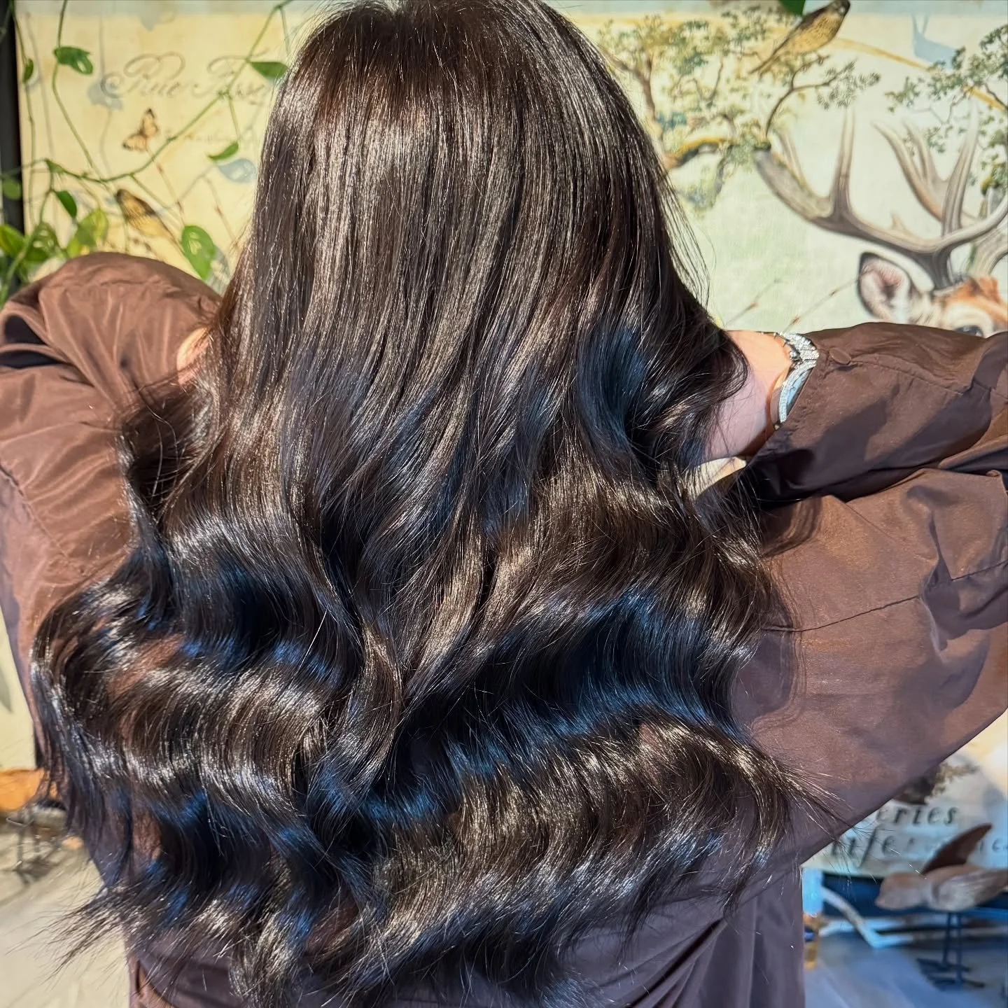 Layers of rich B R U N E T T E and deep brown reflective hues that move with the light ✨

Great Lengths hair extensions give you the freedom to go bold or remain beautifully natural &mdash; always seamless, always you. 🤎

Learn more at:
www.extensia