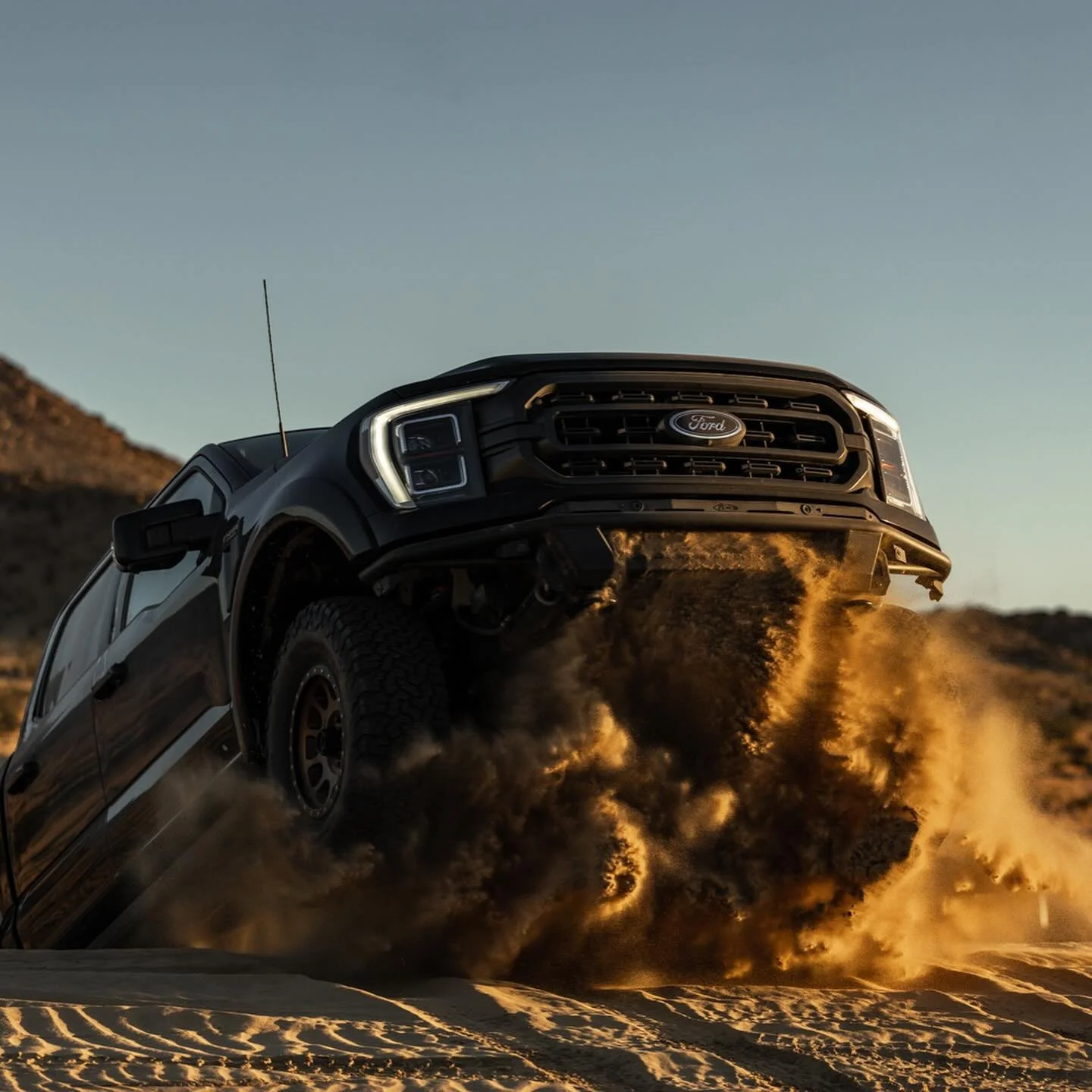 Stills from the shoot with @ridefoxpv and their Live Valve Factory Race shocks. 📸

Without a doubt one of the coolest off-road products to hit the market. Live Valve was incredible on the Polaris RZR and F150 Raptors but the fact that you can just b