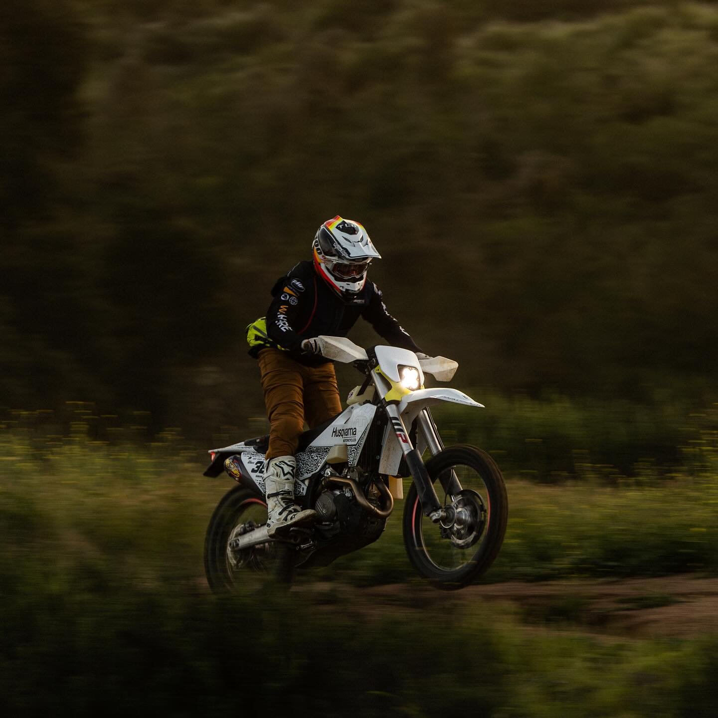 Today @bajadesigns launched the XL40. Here are some rad images I shot 📸 The XL40 is replacing the XL Sport and XL Pro on moto specific applications better beam pattern than both those lights, more power but still able to use on most bikes without st