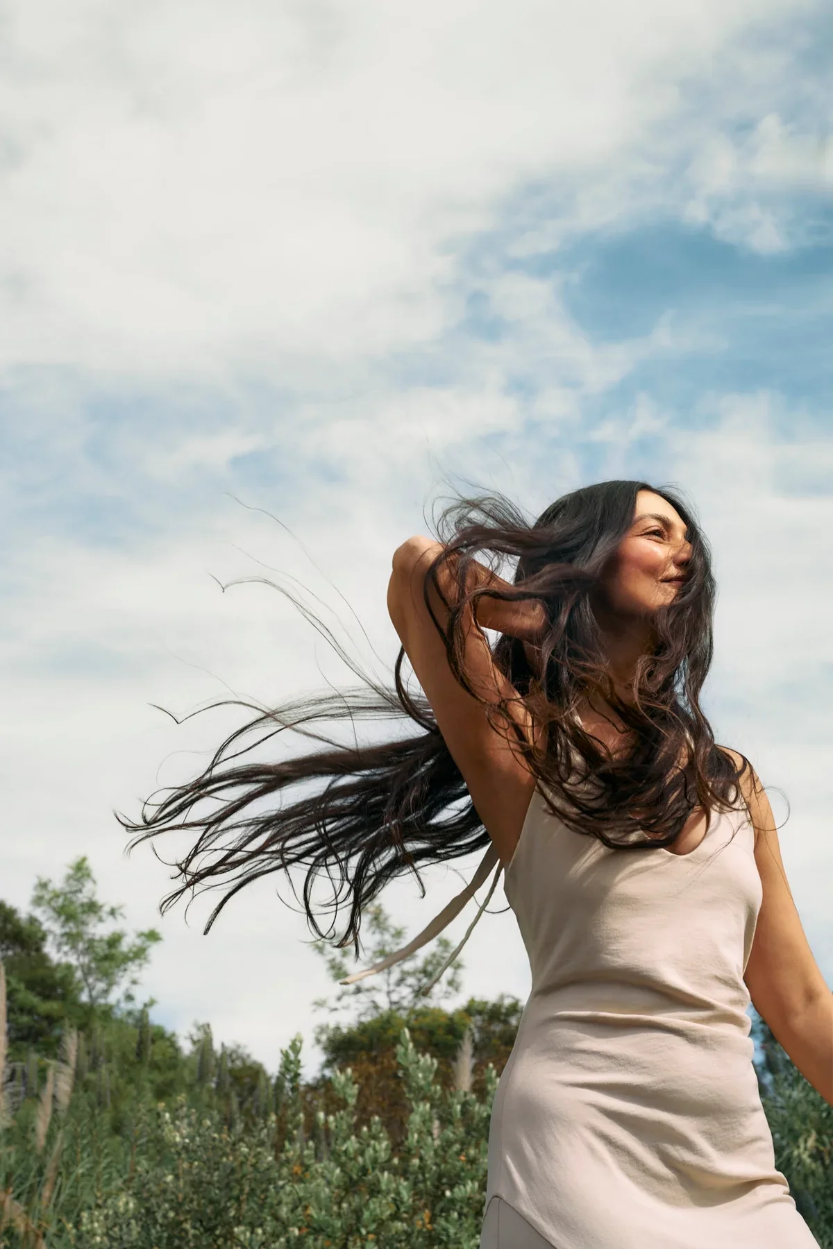 ROZ-Wave_texturizing_mist-Plume_Salon_Austin-26006_110_0059_final_Sky_1200x.jpg.webp
