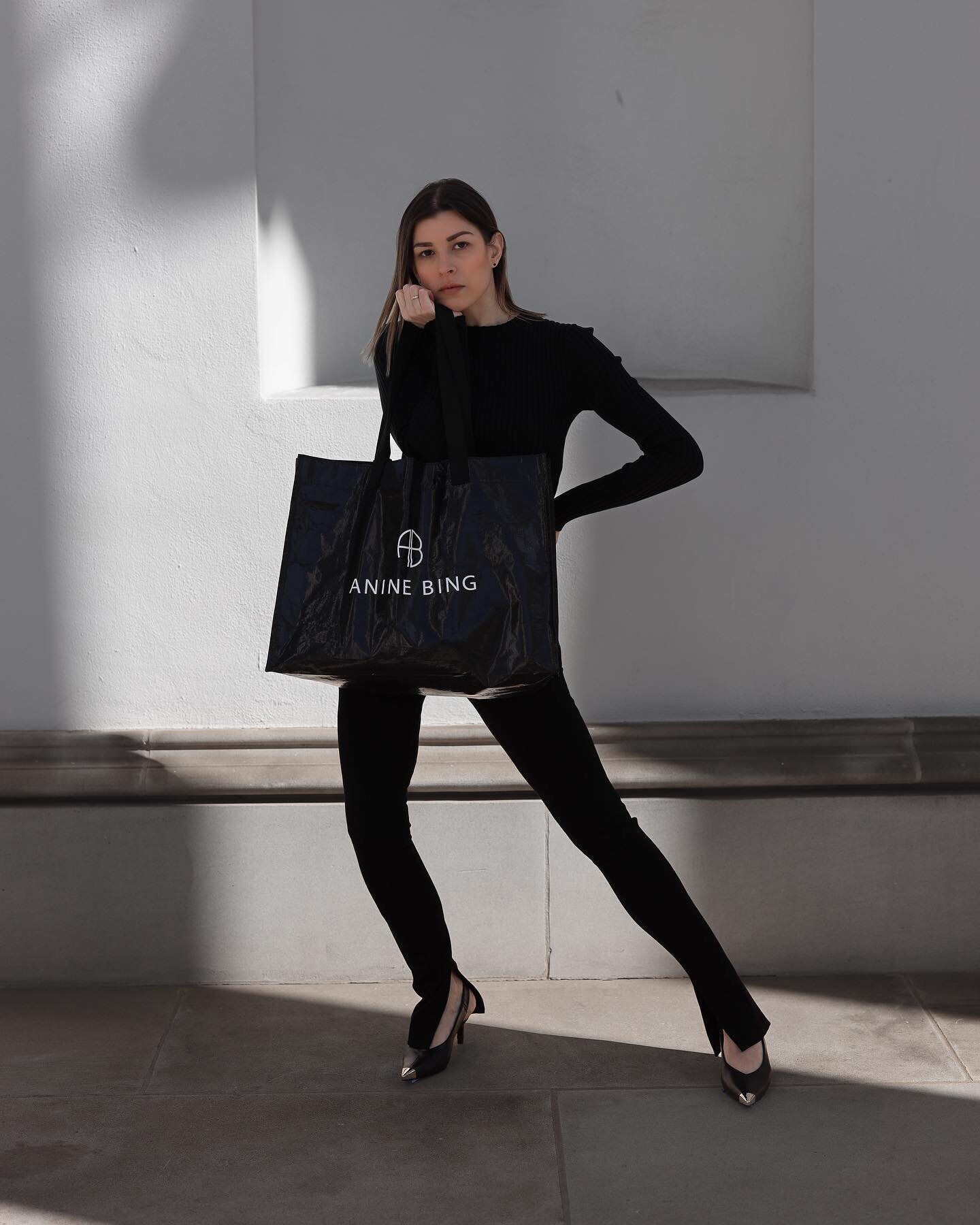NYFW state of mind #aninebingmuse #aninebing 

Full look @aninebingofficial 
- Cecily Top 
- Max Pants
- Dawson Tote Bag
- Nina Heels