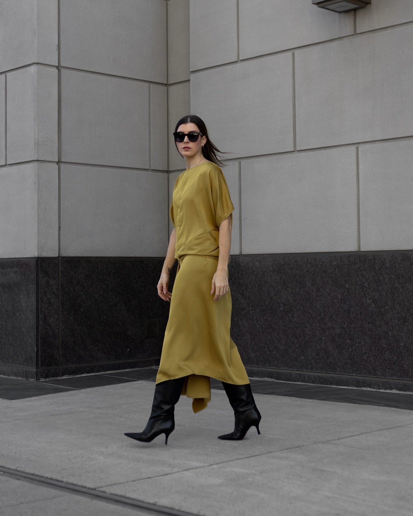 If you&rsquo;re vibing with this, drop a like! Sharing love is cheaper than Black Friday deals 🖤

&hellip; 

Aesthetic Street style, European fashion, minimal style, moody aesthetic, dark aesthetic, effortlessly chic outfit, daily outfit inspo, Atla
