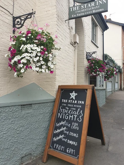 Sign writing, blackboard writing, pub signage, cafe signage — Inviting ...