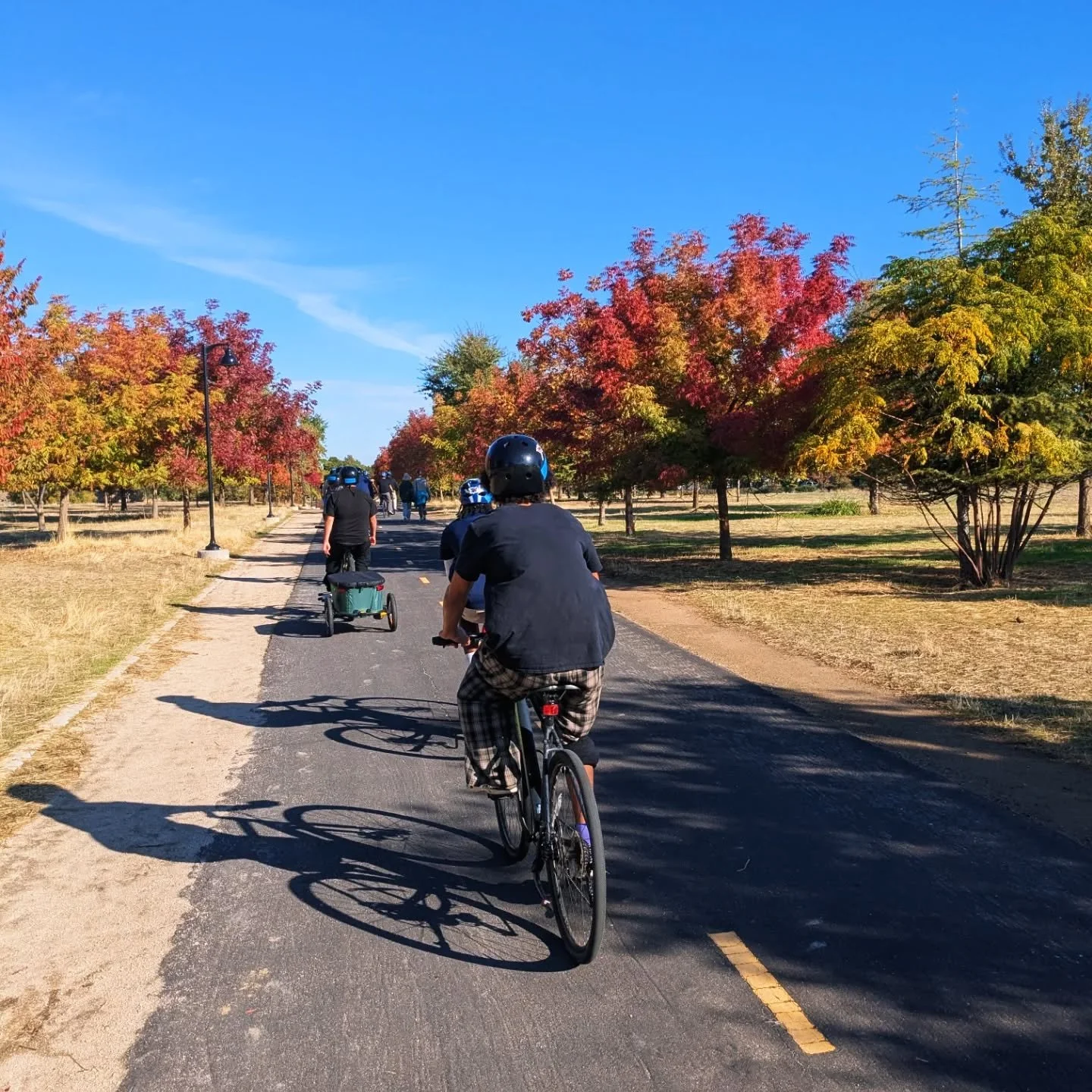 Spent the day following a bunch of high school juniors and seniors on bikes for the Bike Technology class at Inderkum High School, which is a program both supported by the school district and @jibewithus, their local TMA. 
.
Love to see these kids ex