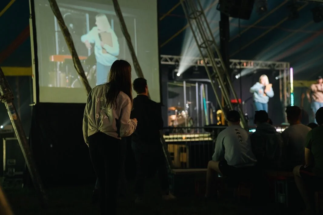 SUMMER MADNESS! Few shots from the most epic weekend at @summermadnessinsta! 

We had a fantastic time filled with amazing worship sessions, brilliant banter, class talks from @pete.greig, food, portaloos and very little sleep🥸 

Huge thank you to e