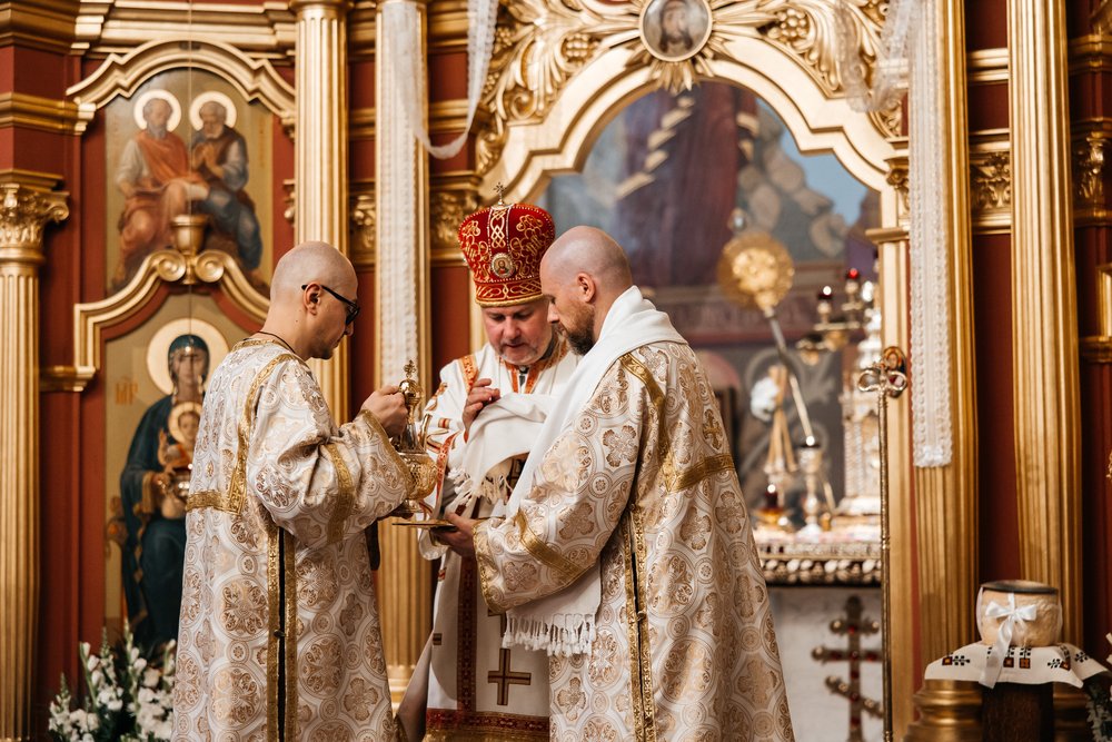 SVCT-Cathedral-pascha-2024-liturgy-bishop-washing-hands.jpg