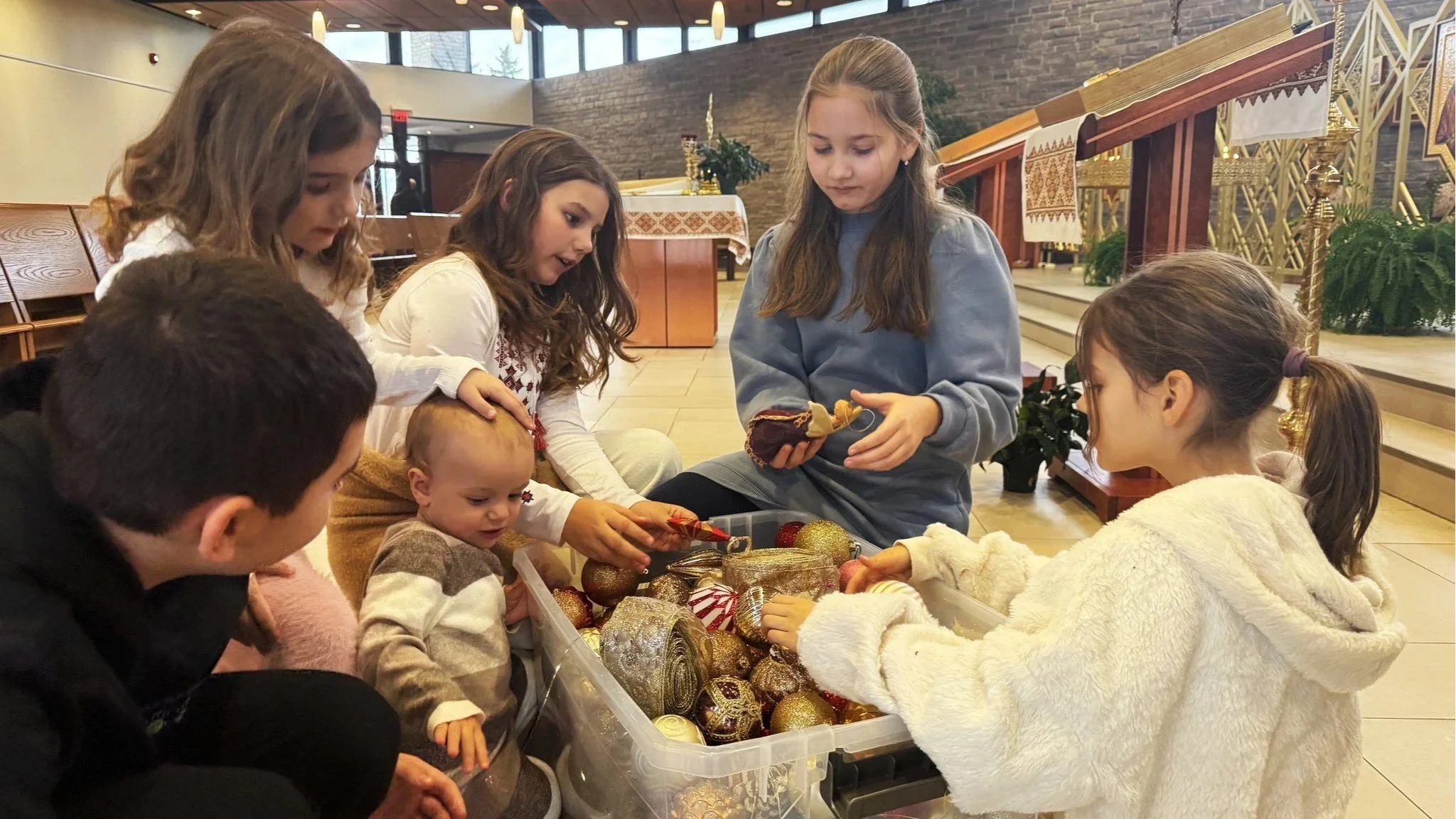 Christmas Decorating at the Chapel (Photos)