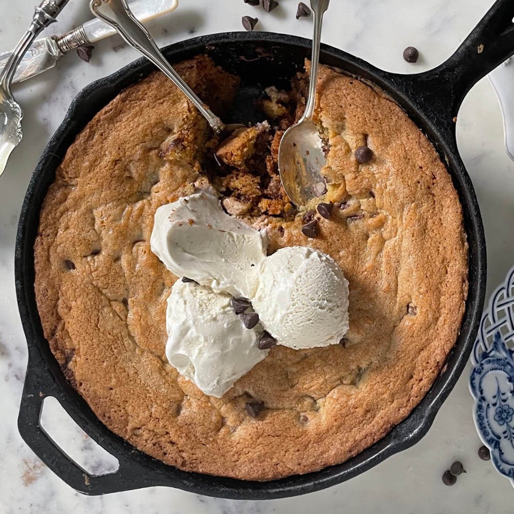 https://images.squarespace-cdn.com/content/v1/5ea72276d6862e3a54bf932d/656a057f-6c39-407d-9cc6-e8878decda38/chocolate-chip-skilet-with-ice-cream-top-view-mary-disomma.jpg