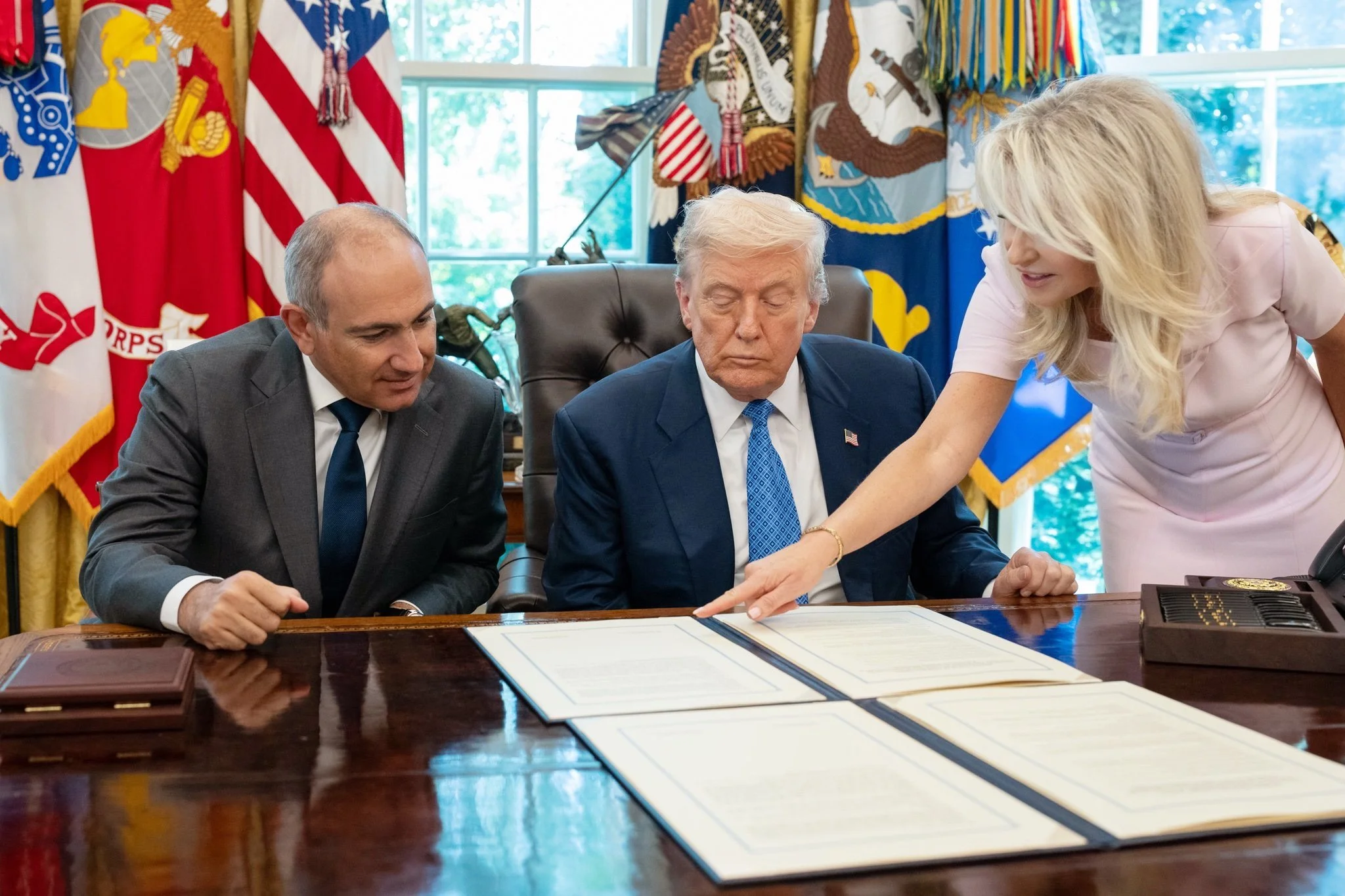 With the President and the Armenian Prime Minister in the Oval Office | Official White House Photo by Daniel Torok