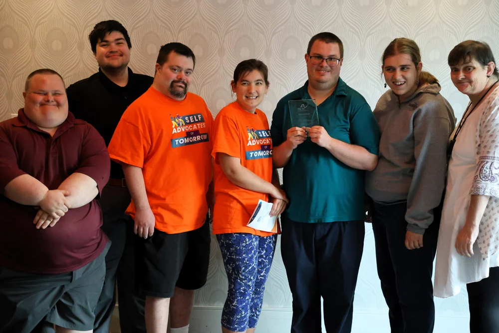  Picture of a group of standing people. 