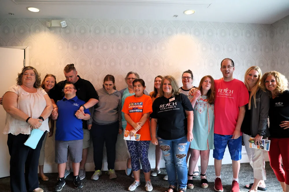  Picture of a group of standing people. 