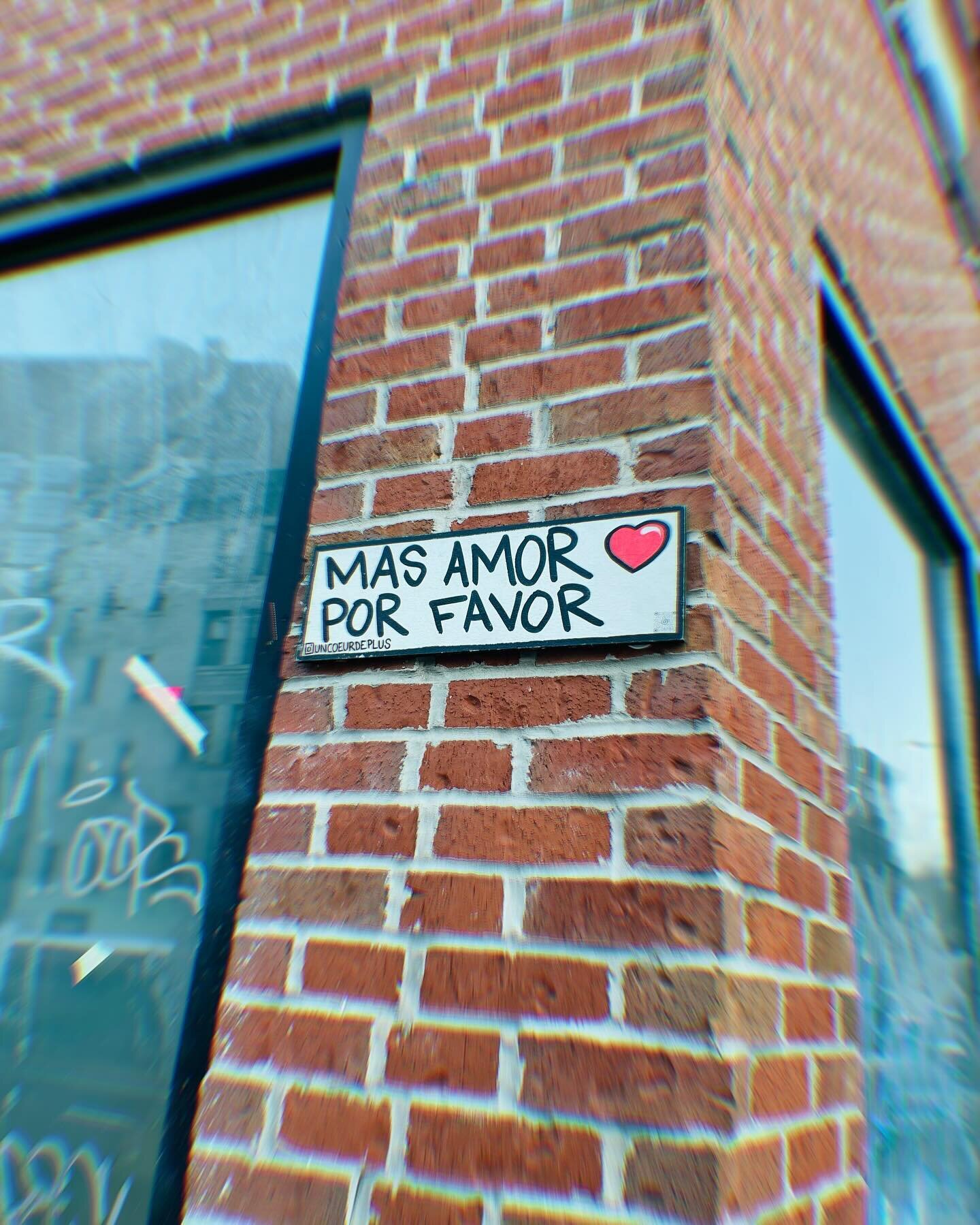Mas amor por favor ❤️
🖌️@uncoeurdeplus 

#nyc #soho #newyorkcity #meylinworld #MeylinGroup #love #amor #amour #iloveny