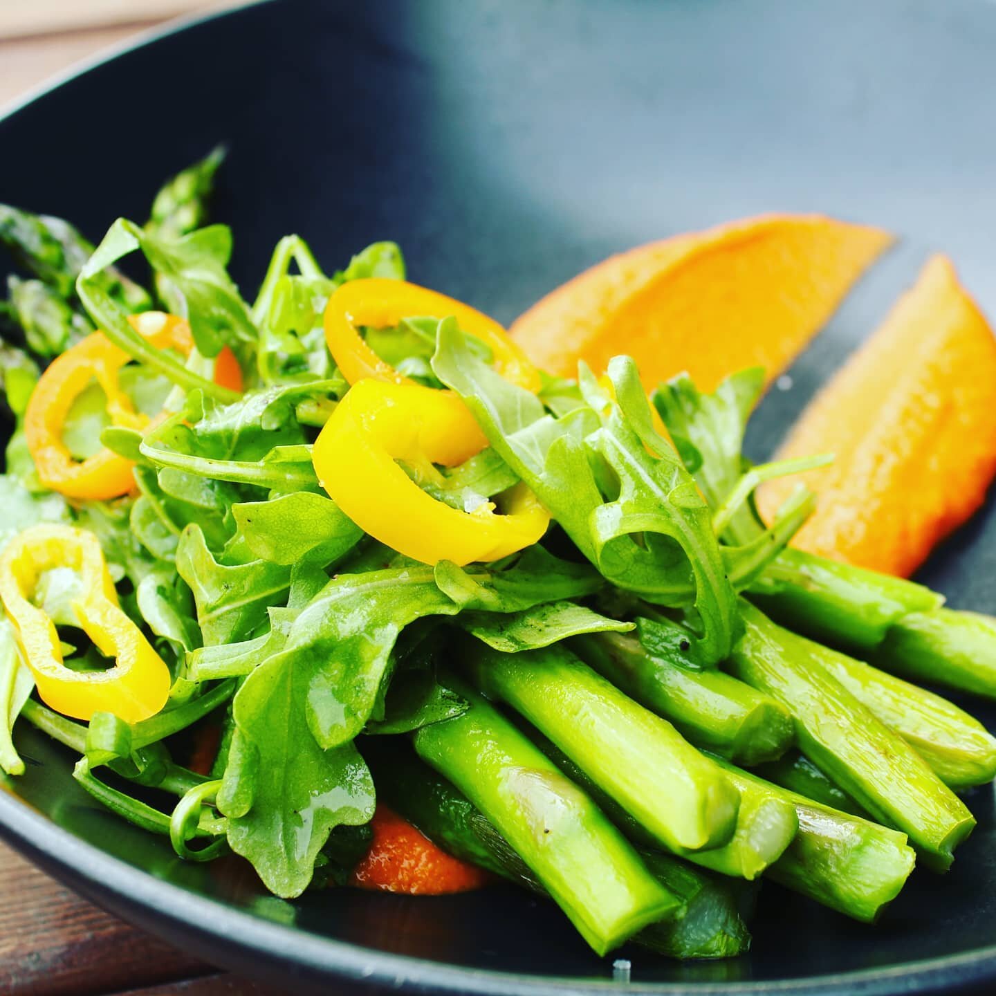 Asparagus! Roasted asparagus, romesco, arugula salad, pickled sweet peppers, olive oil. 

#asparagus #glutenfree #vegan #eatwell #edmondswa #foodgram
