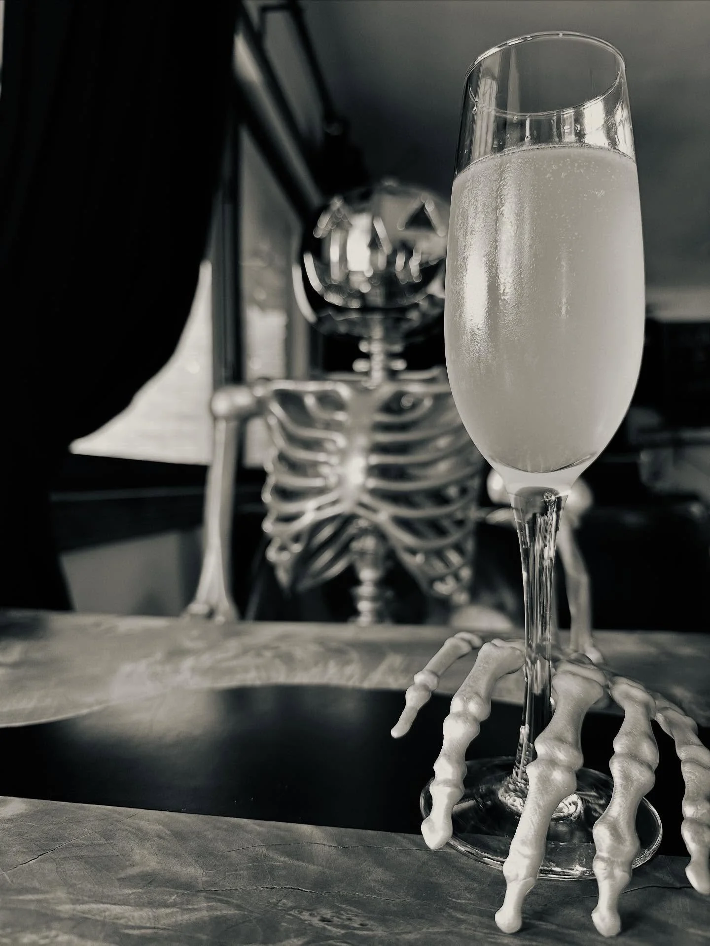 Halloween season is upon us!!!! Get ready for a spooky good time as we turn Kelnero into a Halloween cocktail bar!

Apr&eacute;s Mort
Lemon Verbena, lemon, simple, cherry bark vanilla bitters, Cava, absinthe