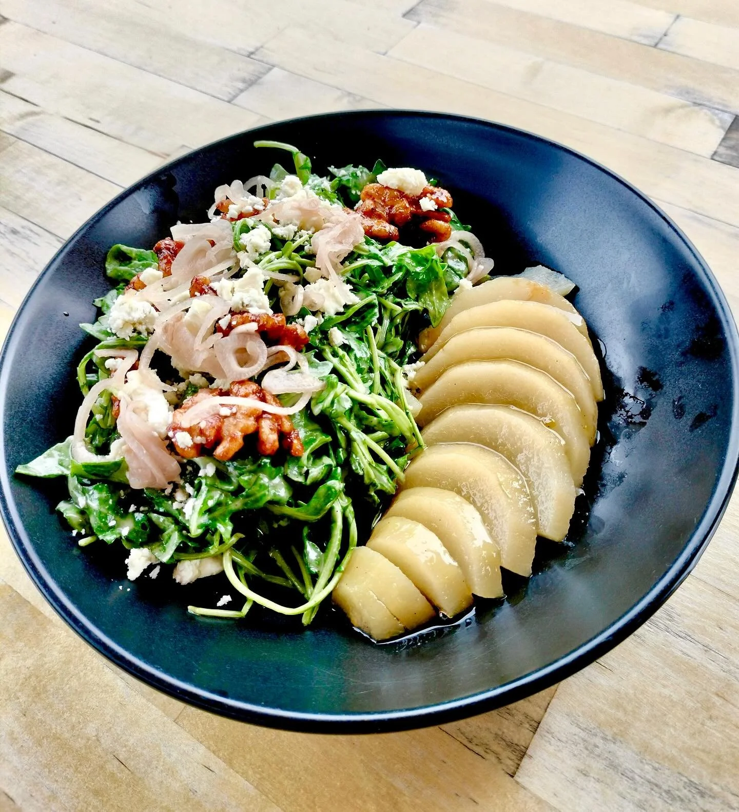 OMG! This salad is fire! Complex, Fall flavors to really help us adjust to the season. It&rsquo;s like salad therapy, which they say is really important 😂

Bourbon poached pear salad!
Woodinville bourbon vinaigrette, Rogue smokey blue cheese (mild b