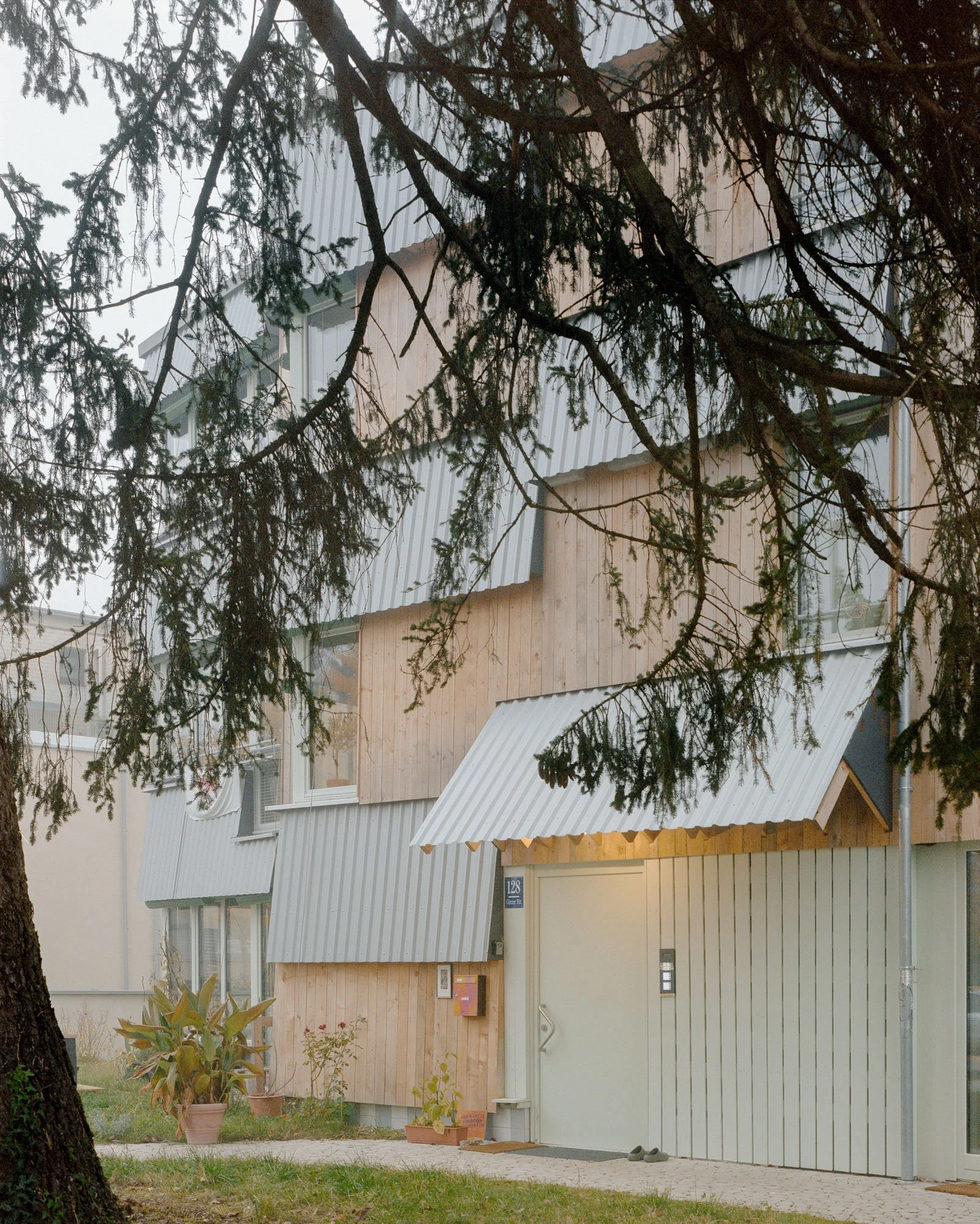 collective housing Görzerstrasse 128 / etal