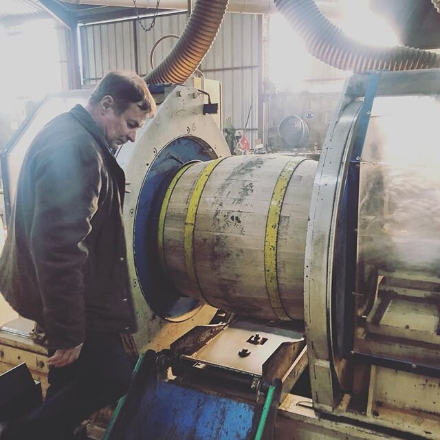 Last day to get your early order discount for this cool cat&rsquo;s 2020 barriques! Reasons to choose Bossuet ⚡️JL started his career as stave supplier for major Bordeaux houses like Chateau Petrus ⚡️He was taught the art of coopering by master coope