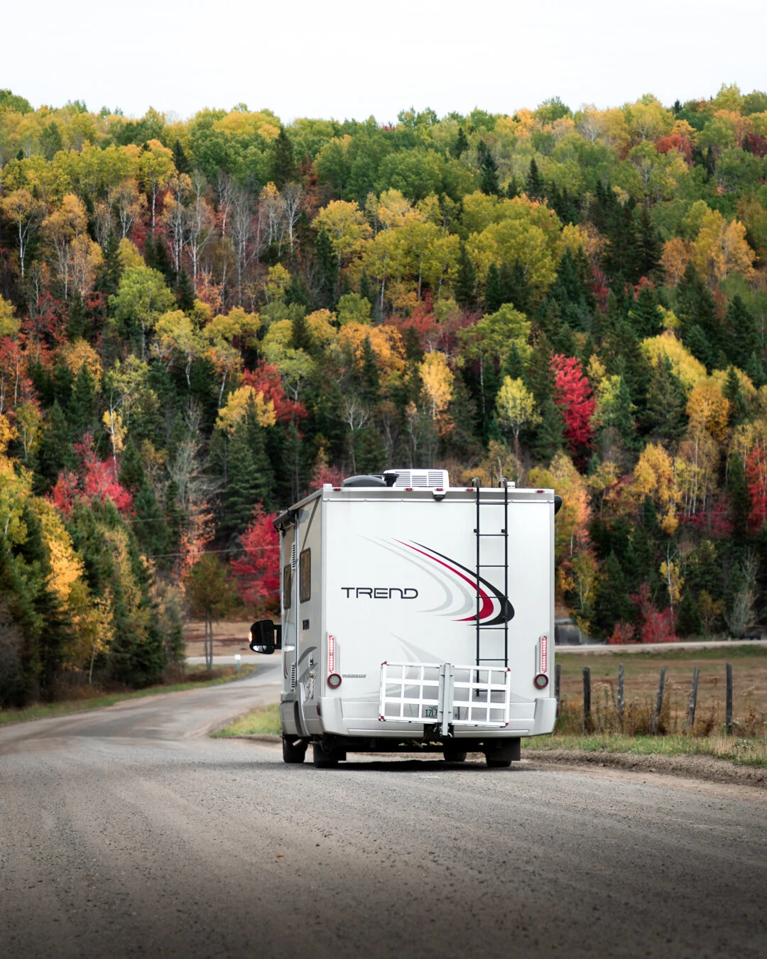 Trend dirt road to haute gorge riviere malbaie.jpg