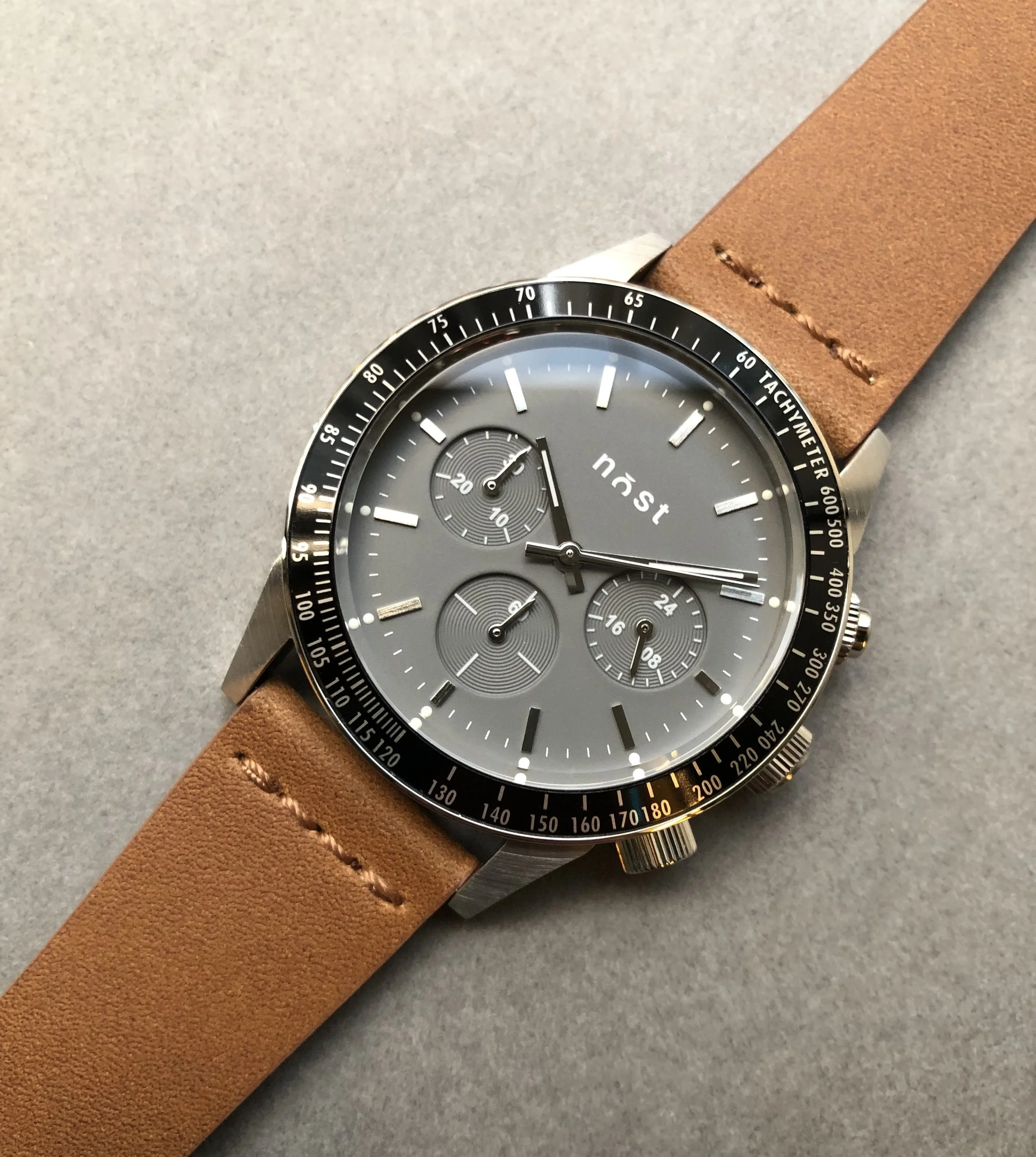 Chronographe gris - C02 / bracelet cuir couleur cigare