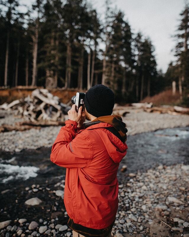 A man, a camera, his red coat &amp; the good old days of hanging out .
.
.
.
.
.
#roamtheplanet #visualsofearth #takemoreadventures #earthpix #van #cabins #awakethesoul #waterphotography #landscape #folk #aov #wilderness #mood #instagood #earth #crea