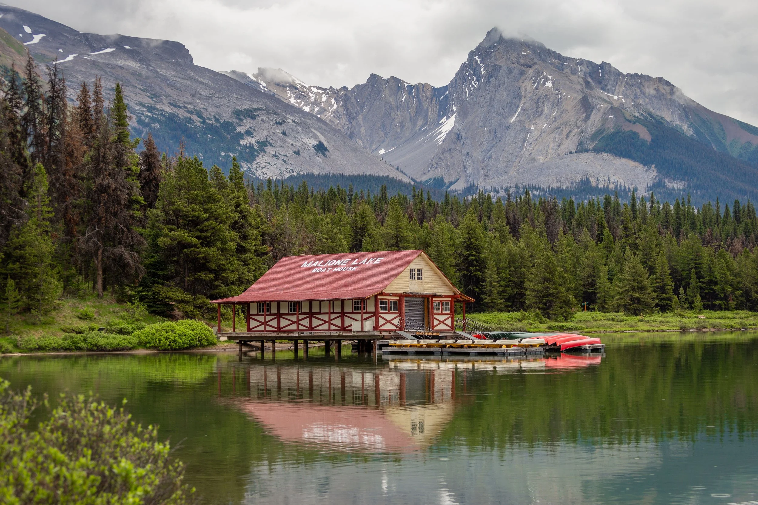Maligne Lake wedding Jasper 1.jpg