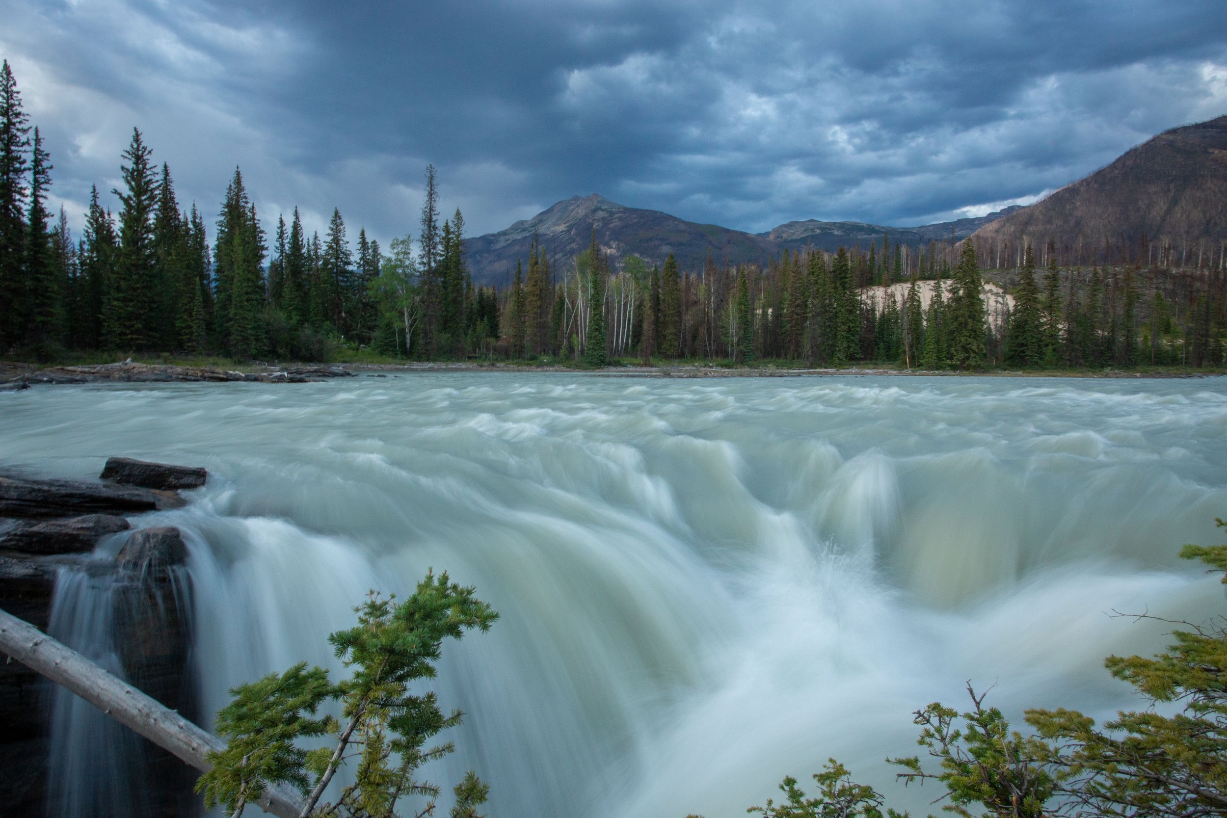 Athabasca Falls 1.jpg