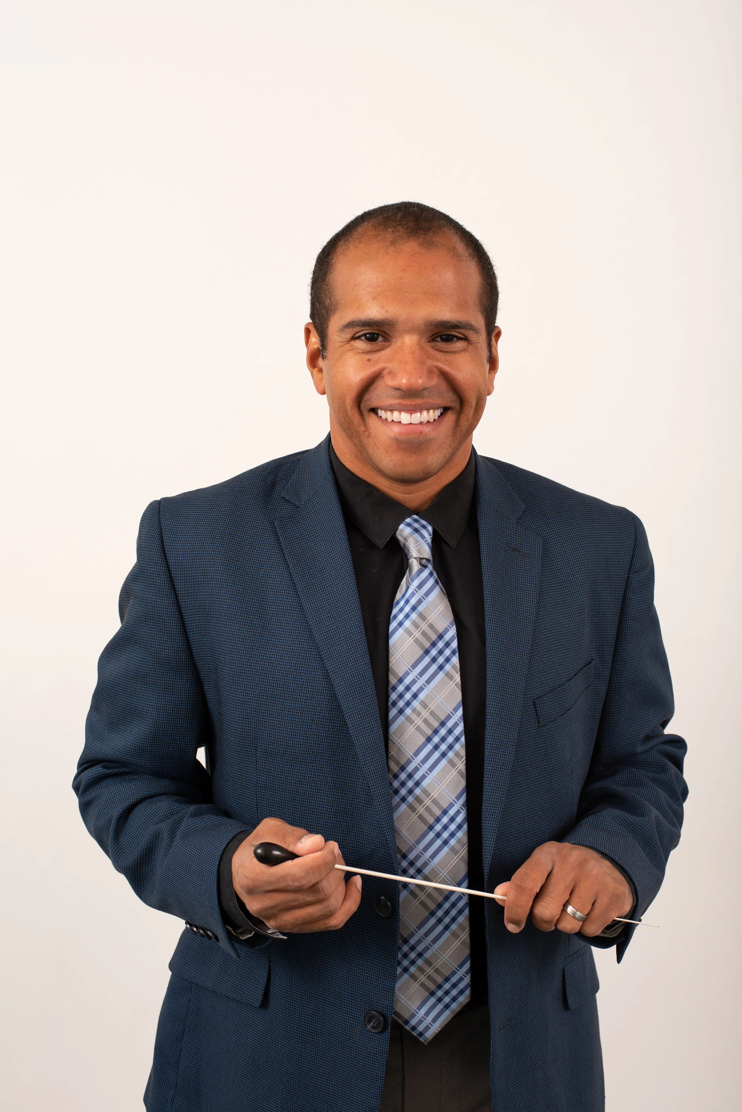 Armand Headshot.jpeg