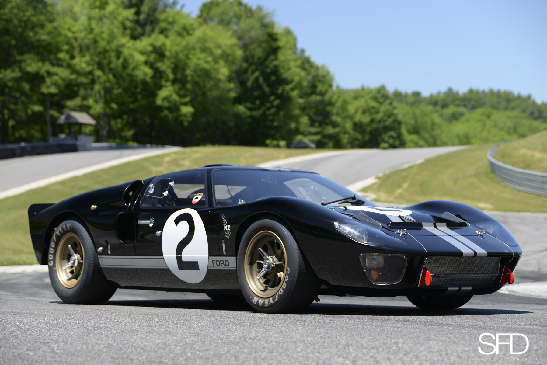 1966 No.2 Ford GT40 MKII-A P/1046 — Shoot for Details