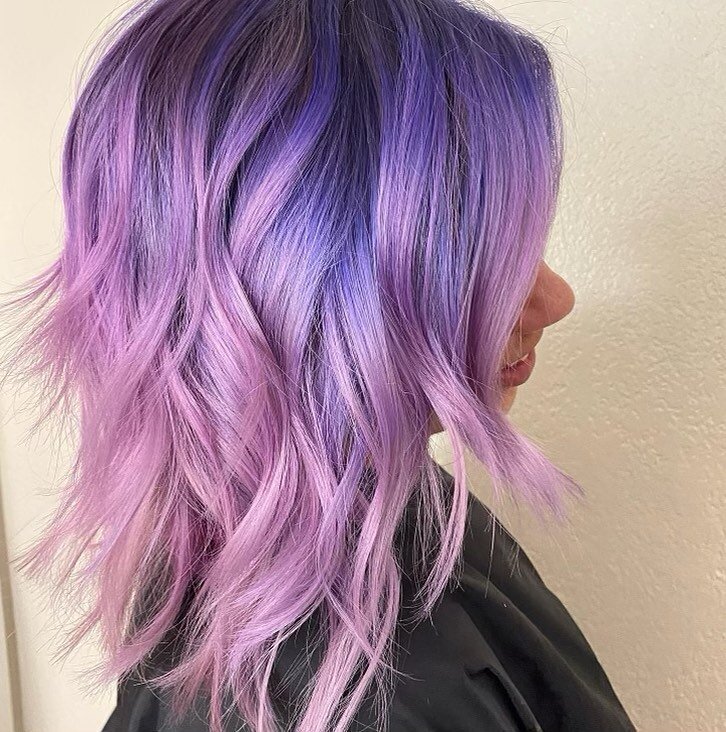 @mirandaginete&hellip; 🔮Fantasy Dream Hair 
.
.
.
. 
#purple#purplehaze#inspohair#explorepage#waves#balayage #fantasyhaircolor