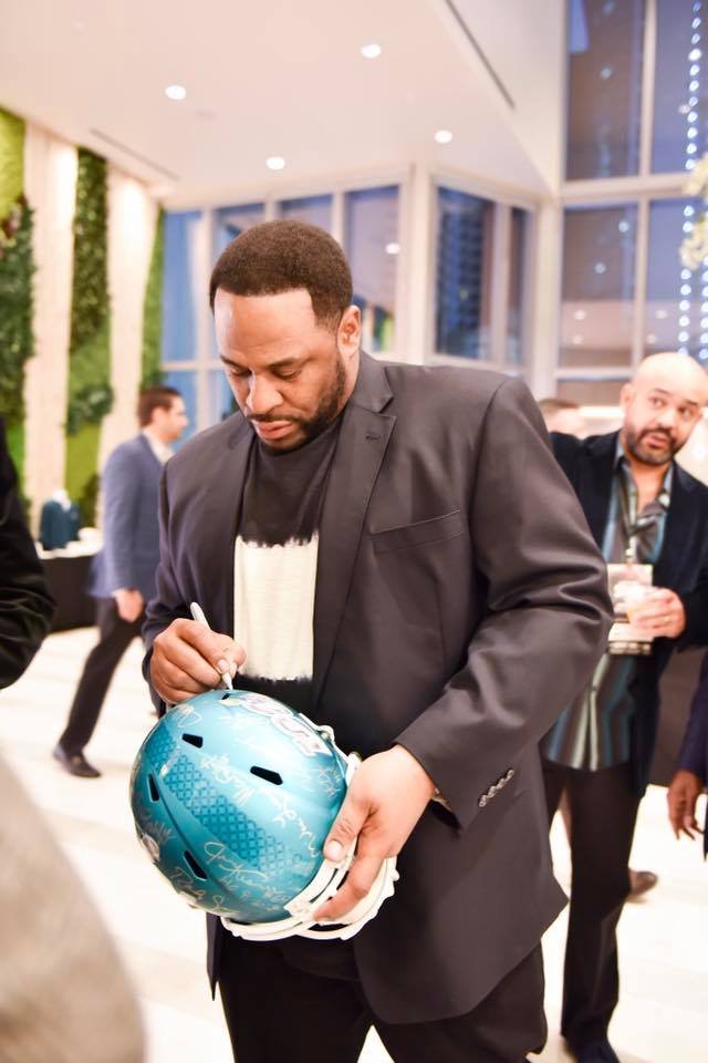 helmetsigning.jpg
