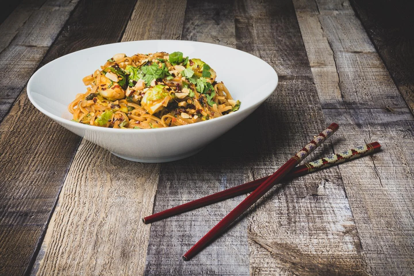 Pad Thai is probably one of my favorite dishes to make. Something about that salty sweet combo 🤤😋. I never thought about adding  Brussels sprouts into the mix, but wow they definitely get the job done 🙌. This Pad Thai is loaded with all kinds of f