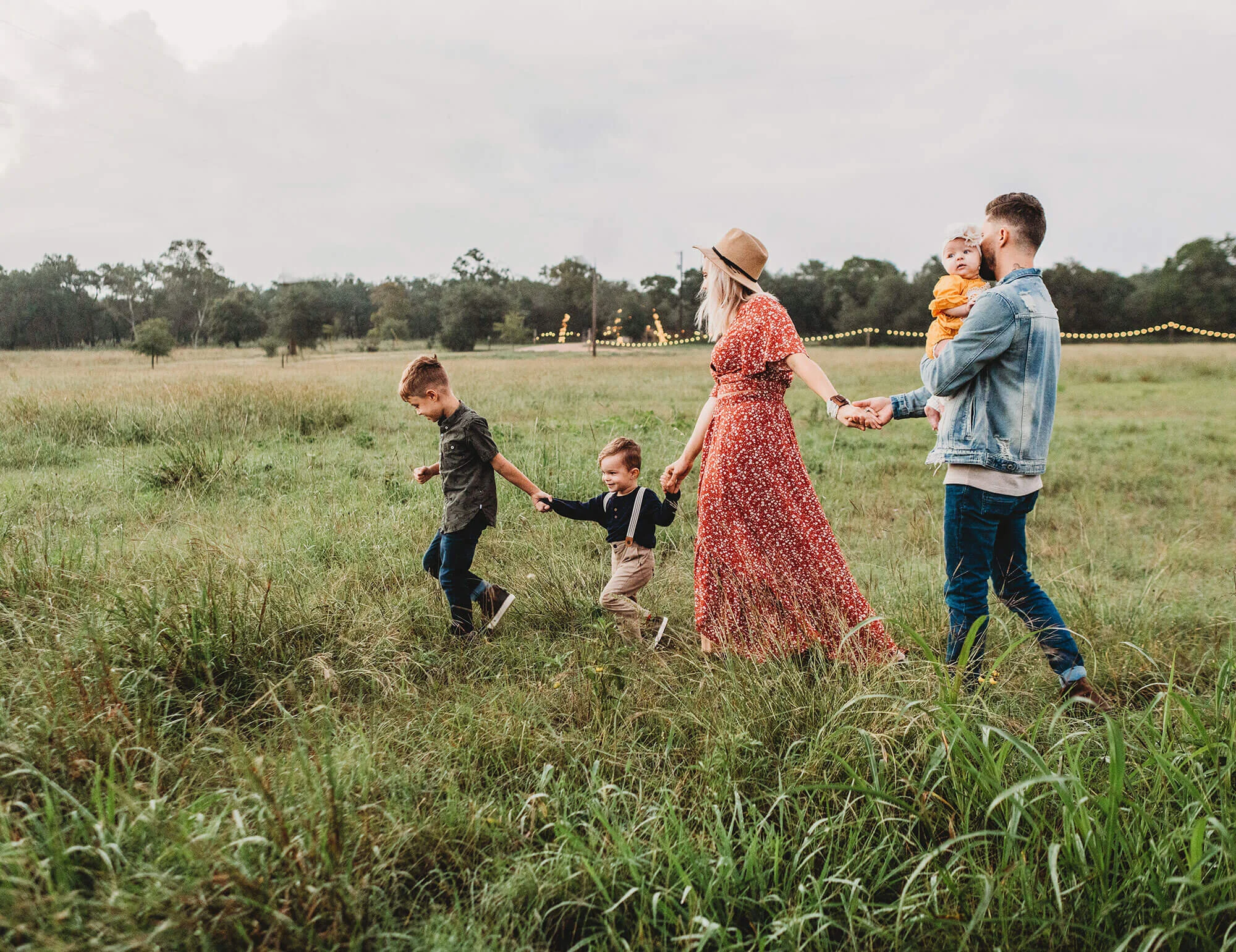 little-sugar-farm-glamping-gathering-family-field.jpg