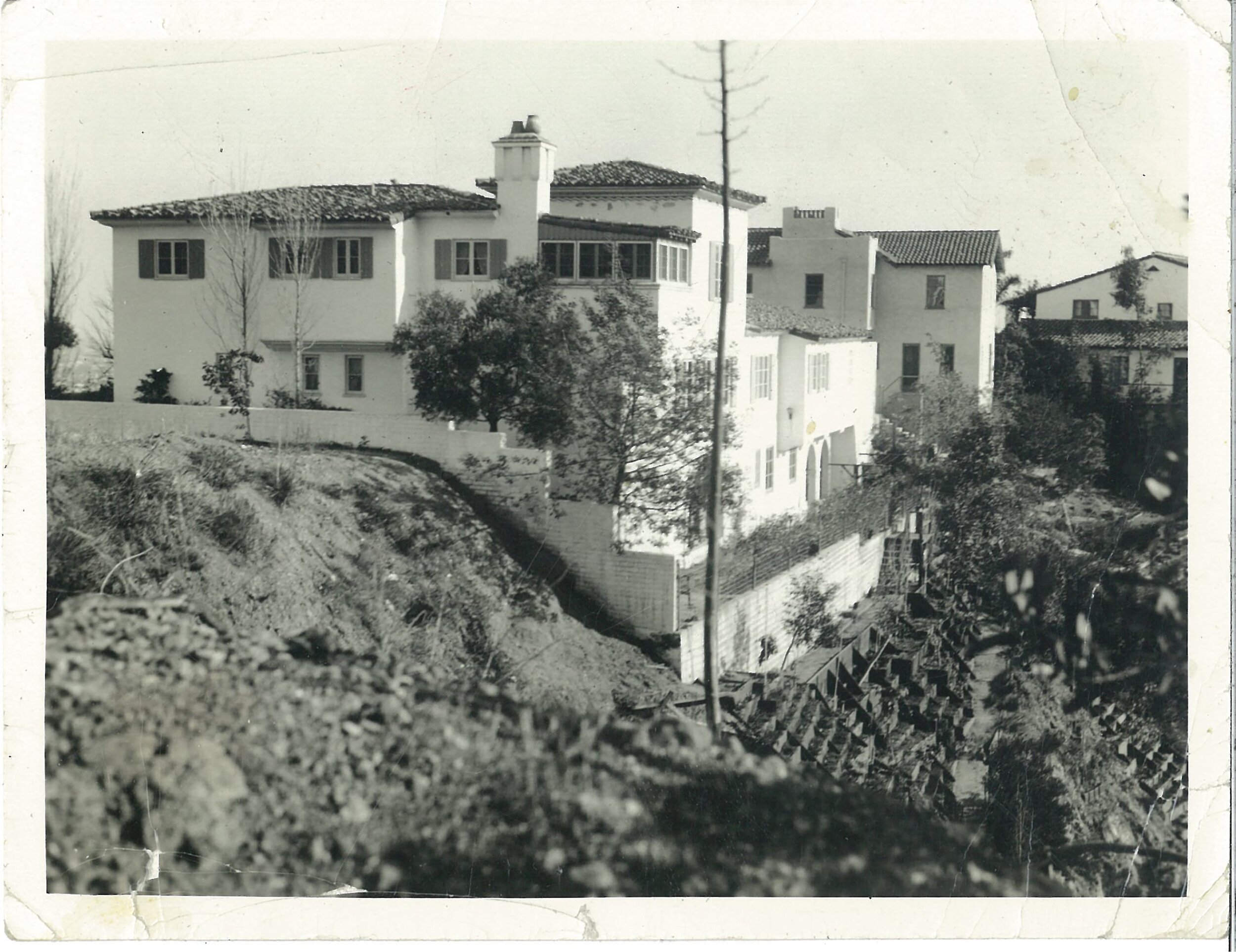 20-the-herriman-house-on-maravilla-seen-from-hillside.jpg