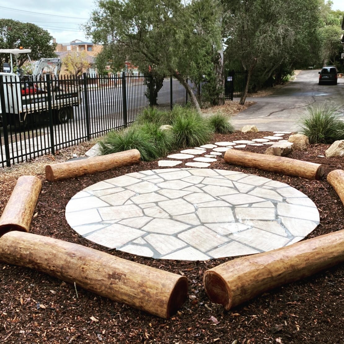 It was great to be a part of the transformation of a learning area using natural material for an InnerWest School. 
Collaboration offer from @canyoudigit_excavations.
Matt, looking forward to many more 👍