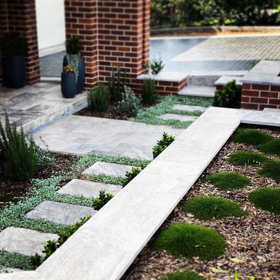 When elegance meets direction #beyondthegate #beyondthegatelandscaping #sydneylandscaper
#landscapers #allaspects #softscapes #conceptdesign #landscapeconstruction #softlandscaping #happyclient