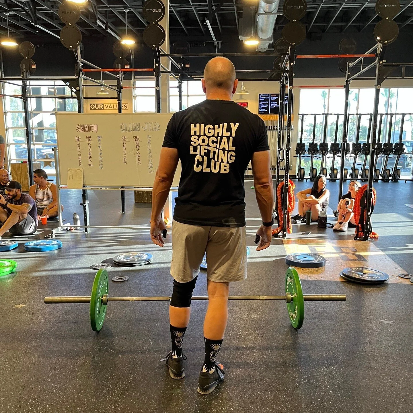 At Fit Society, we want you to feel like you&rsquo;re part of the community from day one. Come join us and see what we&rsquo;re all about 🙌🏽 

#FitSociety #FitSocietyAZ #Sunday #Lifting