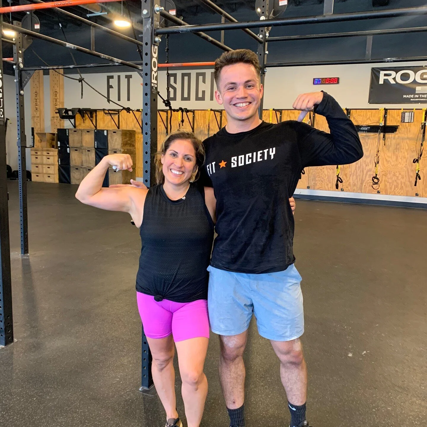 What better way to get through a grueling workout than with a partner who will motivate you 💪🏽 Who&rsquo;s your gym buddy?

#FitSociety #FitSocietyAZ #MotivationMonday