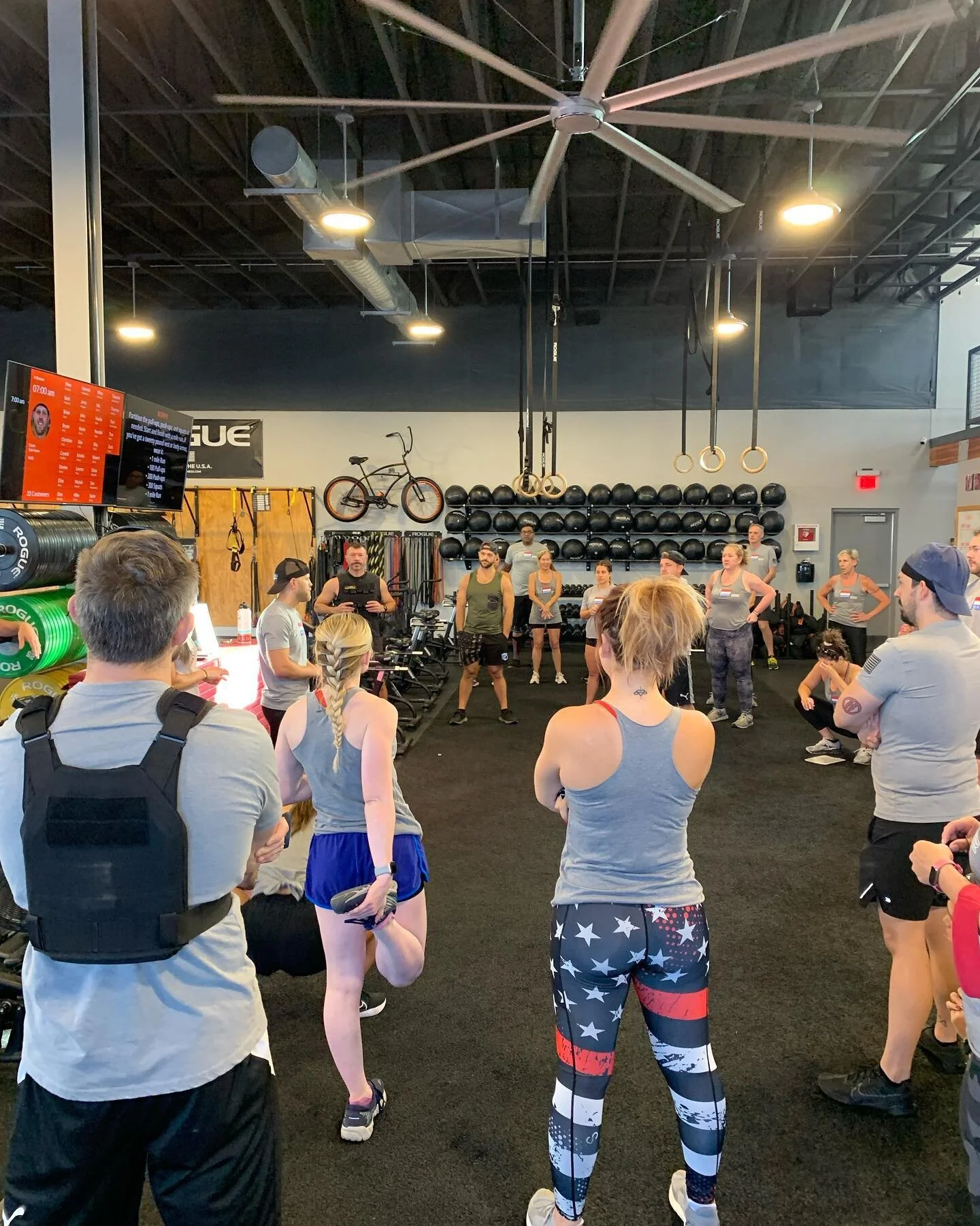 Another great turnout for our annual Murph hero workout. Thank you for showing up and giving it your all.  #fitsocietyaz #murph #murphfoundation #murphworkout #heroWOD #bettertogether #murphatthefit2022 #memorialday