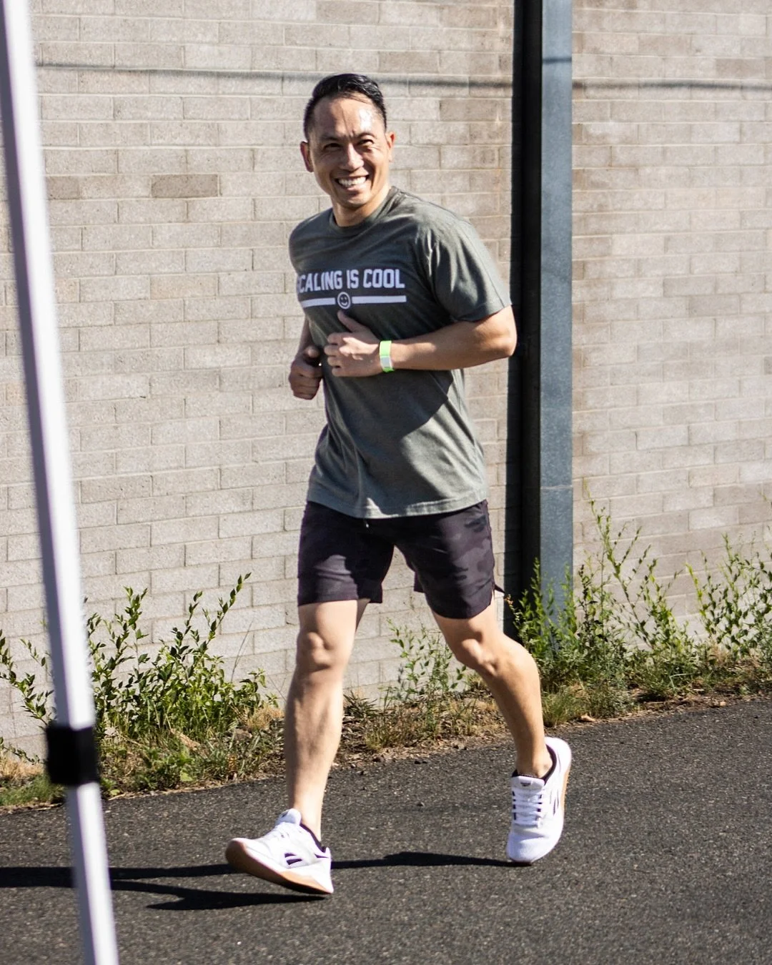 Still smiling even through a tough workout 👏💪 It helps when we remember why we come back to this one every year 🧡 Another workout with our crew at @captain_crossfit to honor the Hotshots 19 🇺🇸