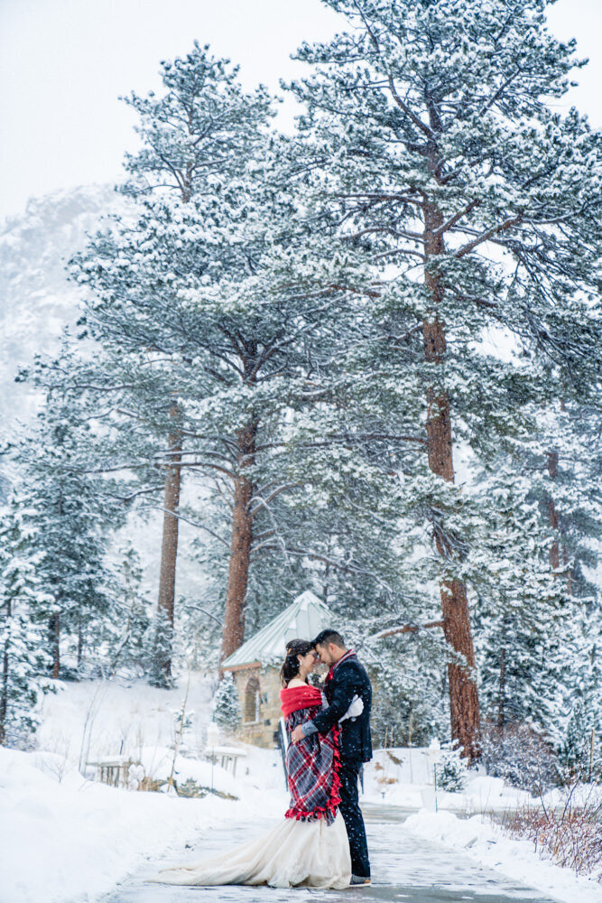 Della Terra winter wedding by Estes Park photographer, JMGant Photography 