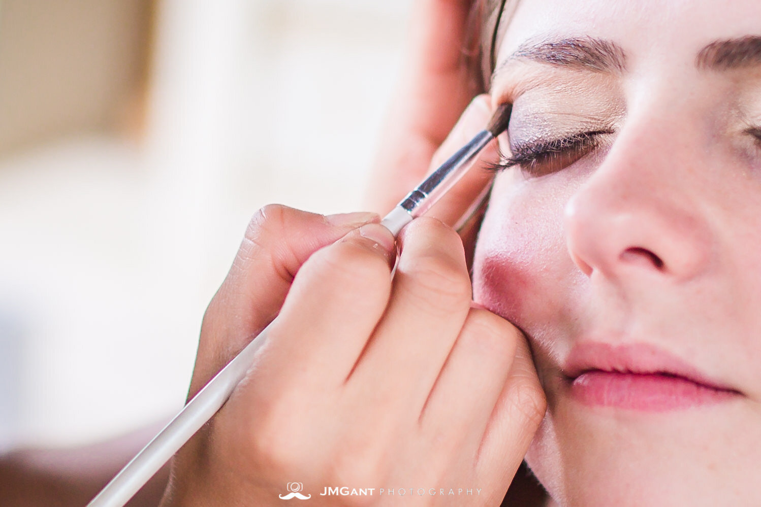  Denver Colorado Wedding | Bride and bridesmaids getting ready | Colorado wedding photographer | © JMGant Photography | http://www.jmgantphotography.com/ 