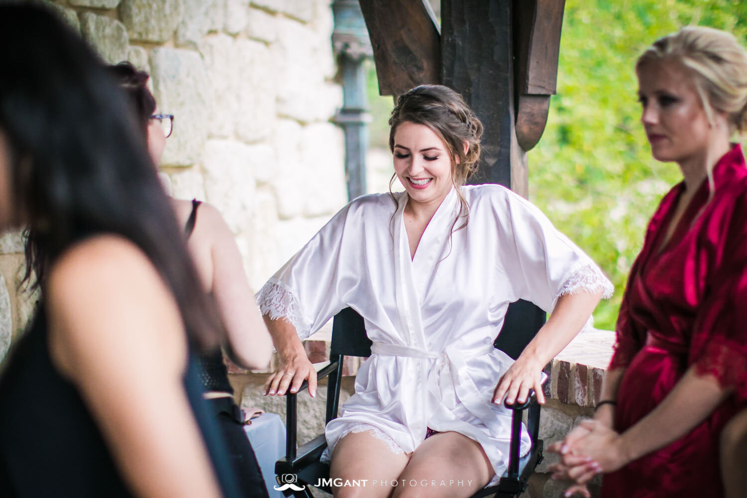  Denver Colorado Wedding | Bride and bridesmaids getting ready | Colorado wedding photographer | © JMGant Photography | http://www.jmgantphotography.com/ 