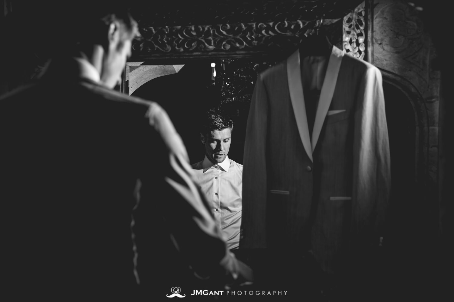  Denver Colorado Wedding | Groom getting dressed | Colorado wedding photographer | © JMGant Photography | http://www.jmgantphotography.com/ 