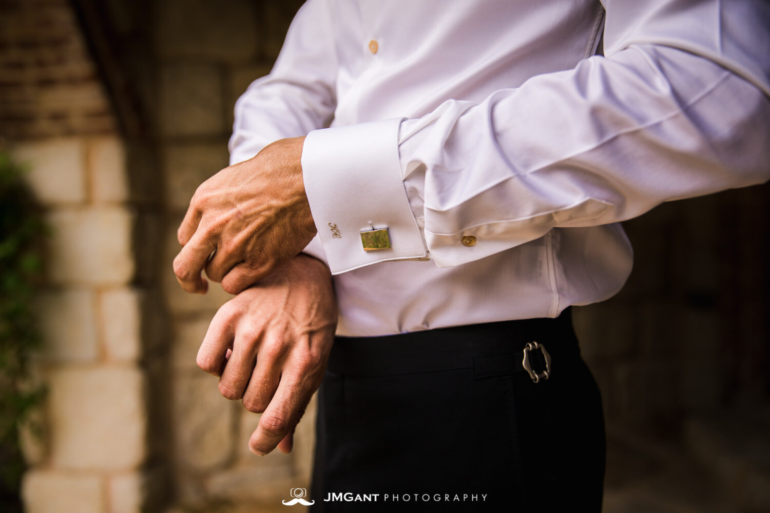  Denver Colorado Wedding | Groom getting dressed | Colorado wedding photographer | © JMGant Photography | http://www.jmgantphotography.com/ 